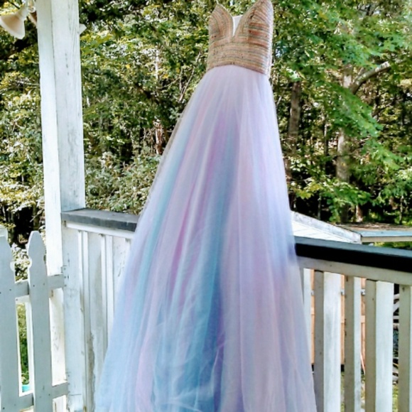 ✔ SOLD ✔Allure Bridal Ball Gown - Picture 2 of 8